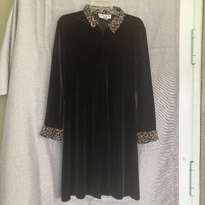 Vintage ronni Nicole black velvet dress w/leopard collar & cuffs. Sz 8 snuggle.